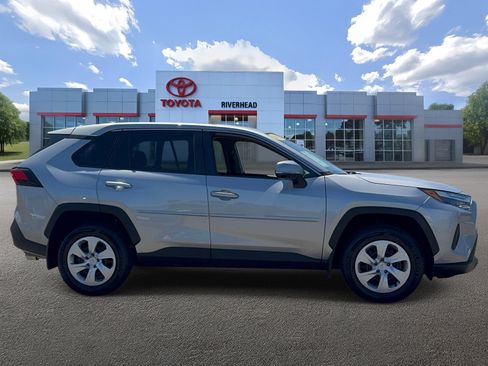 Certified 2023 Toyota RAV4 LE AWD/4WD image 3