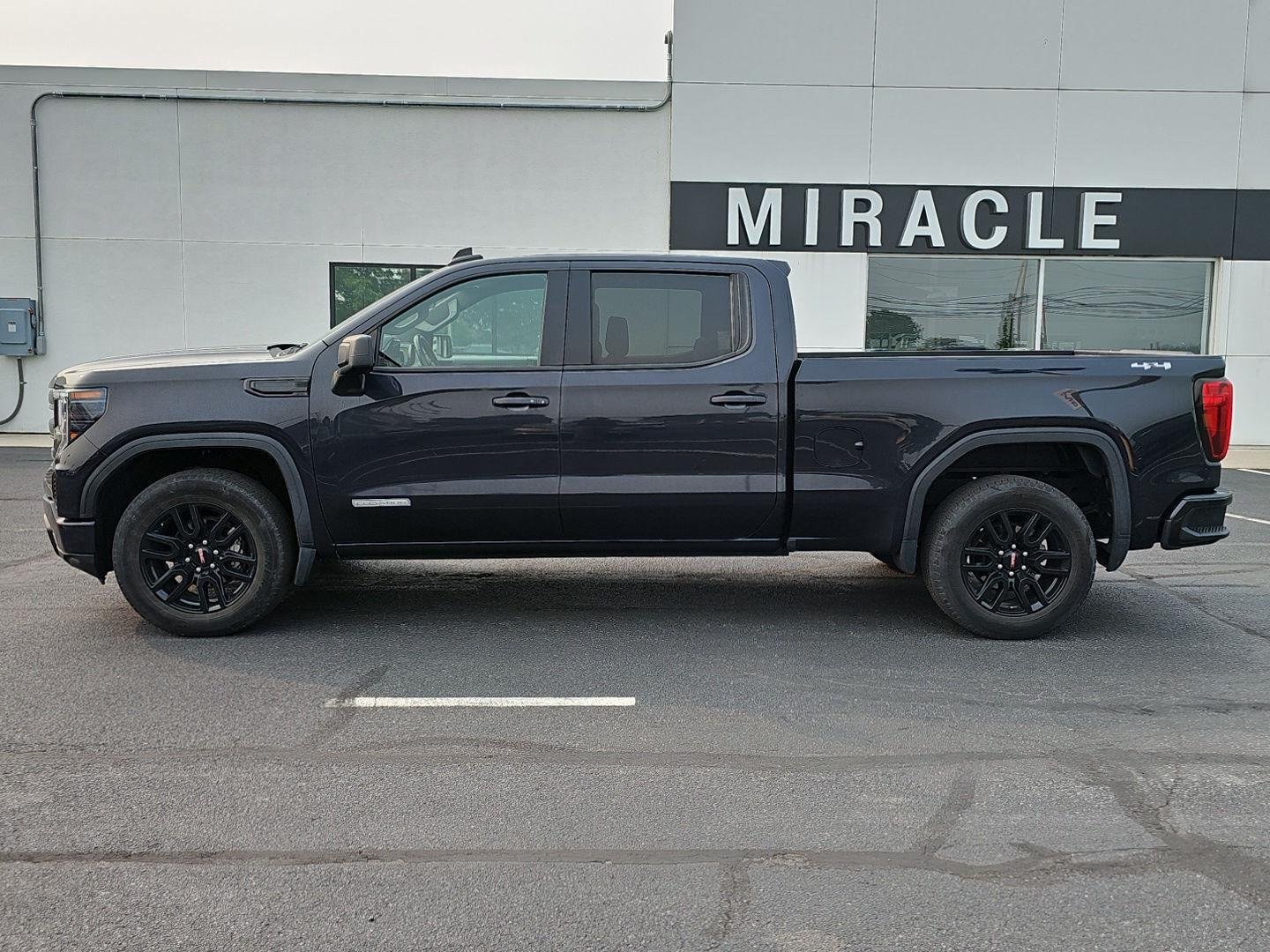 Used 2023 GMC Sierra 1500 Elevation AWD/4WD image 8