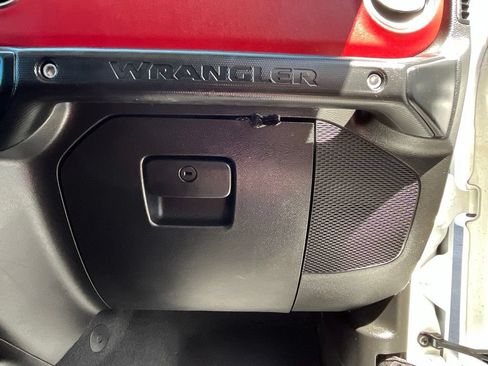 Used 2023 Jeep Wrangler Unlimited Rubicon 4xe AWD/4WD image 20