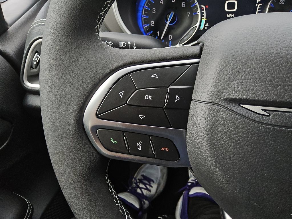 New 2027 Chrysler Pacifica Select w/ Family Tech Group FWD image 26