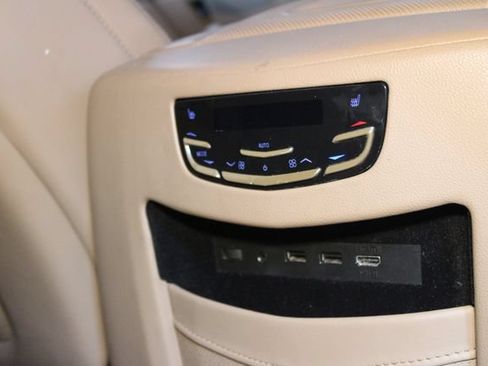Used 2018 Cadillac Escalade Platinum AWD/4WD image 16