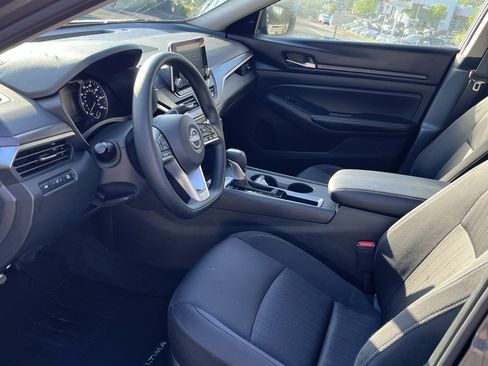 Used 2025 Nissan Altima 2.5 SV FWD image 10