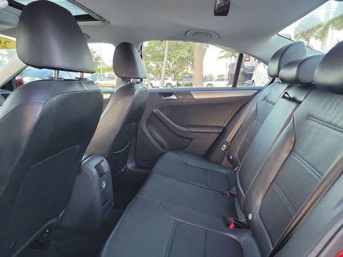 Used 2017 Volkswagen Jetta SE image 7