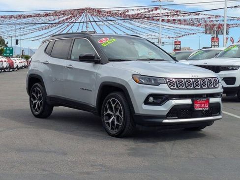 Used 2025 Jeep Compass Limited image 3