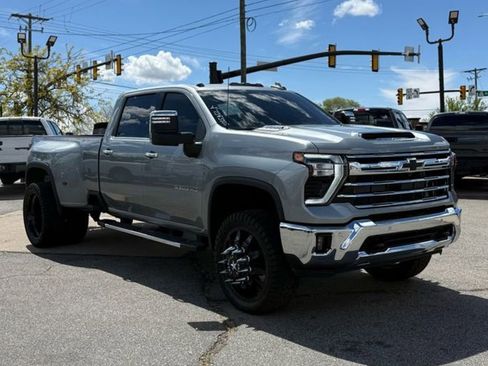 Used 2024 Chevrolet Silverado 3500 LTZ w/ LTZ Plus Package AWD/4WD image 4