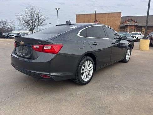 Used 2018 Chevrolet Malibu LT image 2