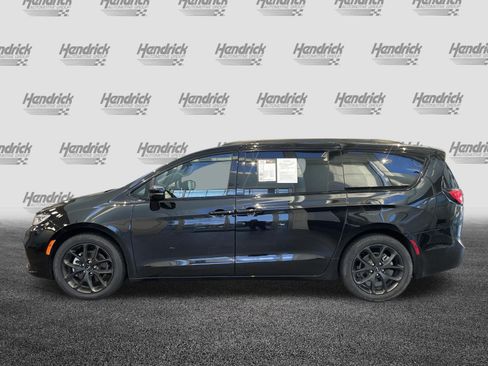 Used 2025 Chrysler Pacifica Limited FWD image 7