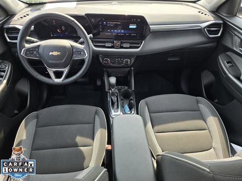 Used 2024 Chevrolet TrailBlazer LT w/ LT Cold Weather Package FWD image 12