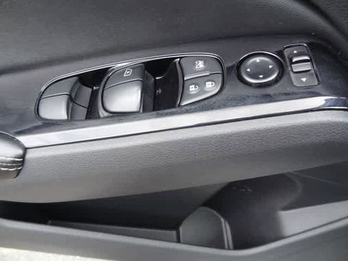 Used 2023 Nissan Altima 2.5 SV FWD image 13