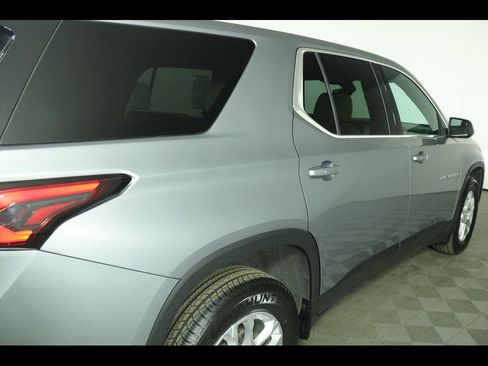 Used 2023 Chevrolet Traverse LS image 18