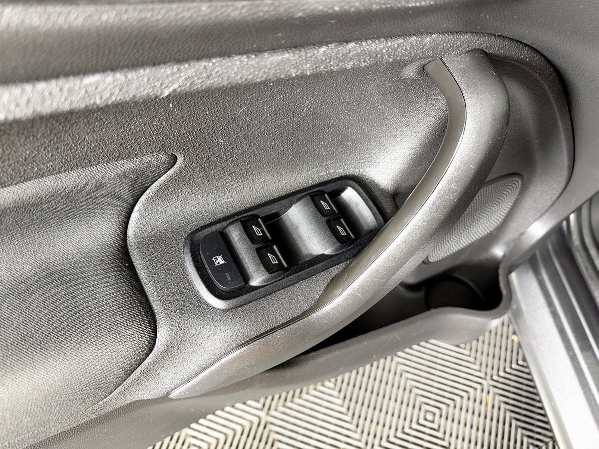 Used 2018 Ford Fiesta SE FWD image 28