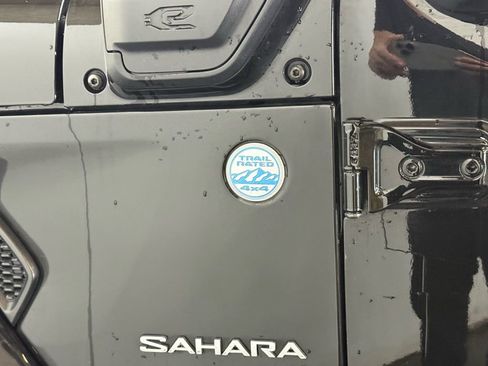 Used 2023 Jeep Wrangler Unlimited Sahara w/ Cold Weather Group image 35