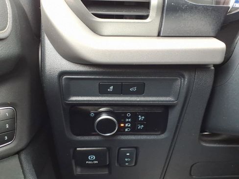 Used 2024 Ford Expedition XLT image 28