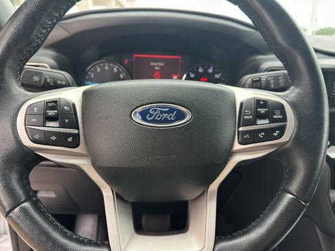 Used 2023 Ford Explorer Limited w/ Equipment Group 301A RWD image 14