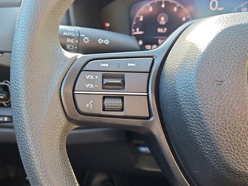Certified 2025 Honda Accord LX image 13