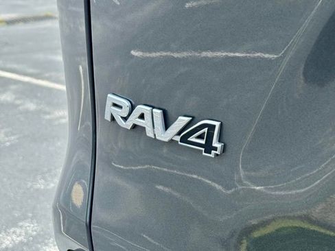 Used 2021 Toyota RAV4 XLE w/ Convenience Package FWD image 16
