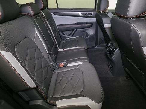 Certified 2025 Volkswagen Atlas Peak Edition SE AWD/4WD image 25