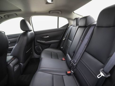 Used 2025 Nissan Sentra SR w/ SR Premium Package FWD image 21