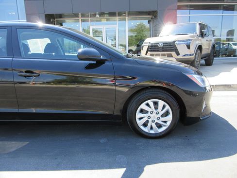 Used 2019 Hyundai Elantra SE w/ Cargo Package FWD image 12