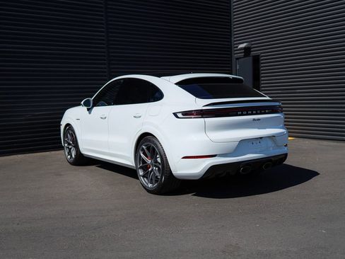 New 2025 Porsche Cayenne Turbo image 3