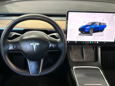 Used 2024 Tesla Model Y Long Range AWD/4WD image 15
