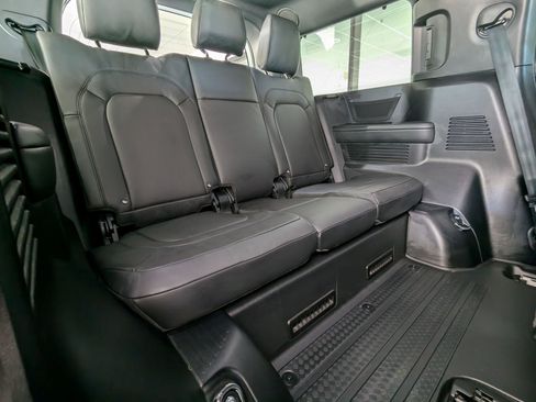 Used 2026 Land Rover Defender 130 X-Dynamic SE AWD/4WD image 29
