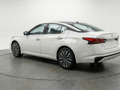 Used 2025 Nissan Altima 2.5 SV FWD image 6