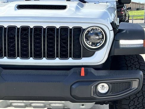 Used 2026 Jeep Gladiator Mojave AWD/4WD image 8