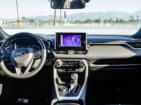 Used 2024 Toyota RAV4 SE image 13