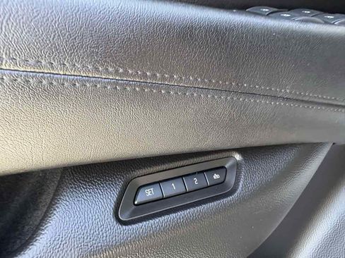 Used 2015 Cadillac Escalade Premium image 31