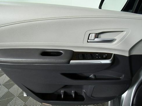 Used 2021 Toyota Sienna XLE image 21