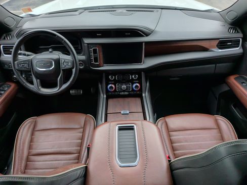 Used 2023 GMC Yukon Denali Ultimate AWD/4WD image 34