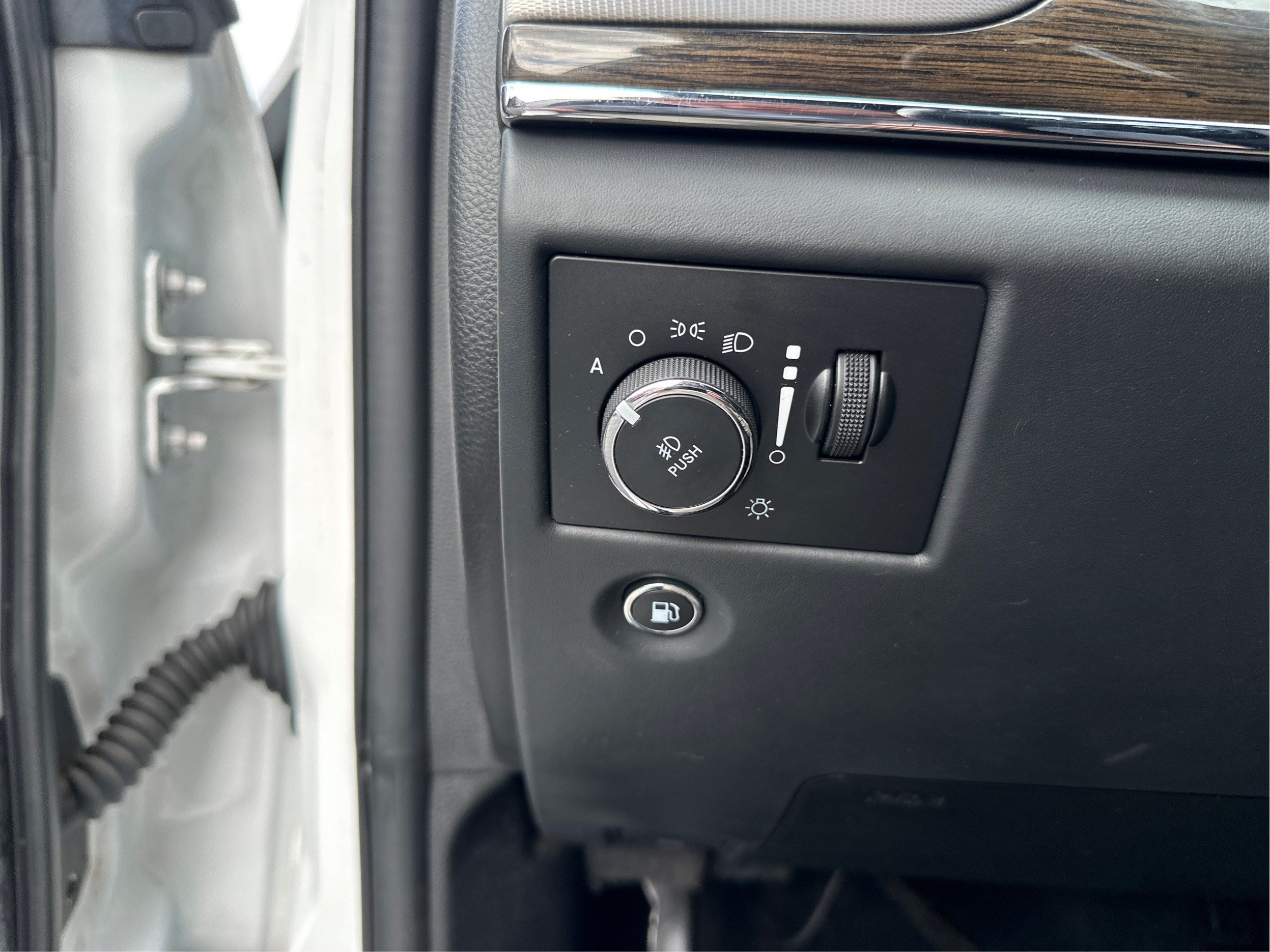 Used 2019 Jeep Grand Cherokee Summit AWD/4WD image 19