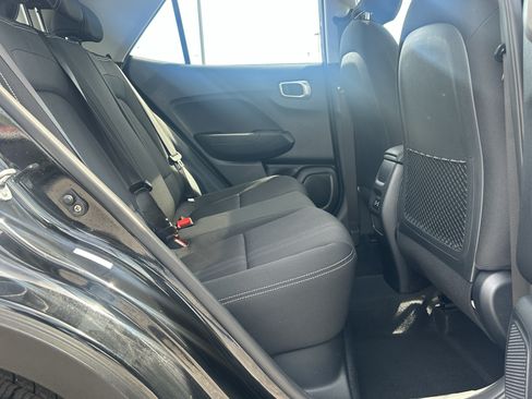 Used 2024 Hyundai Venue SEL FWD image 14