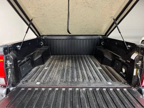 Used 2017 Toyota Tacoma TRD Off-Road AWD/4WD image 14