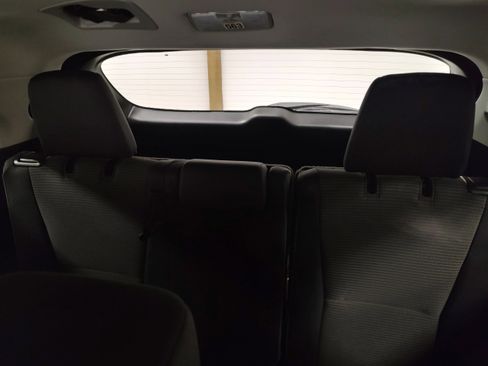 Used 2023 Toyota Highlander LE image 12