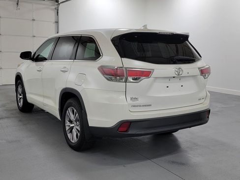 Used 2015 Toyota Highlander Plus AWD/4WD image 6