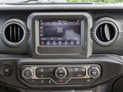 Used 2018 Jeep Wrangler Unlimited Sahara AWD/4WD image 18
