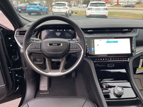New 2026 Jeep Grand Cherokee Limited w/ Limited Altitude Package AWD/4WD image 17