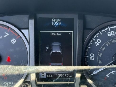 Used 2018 Toyota Tacoma TRD Off-Road AWD/4WD image 23