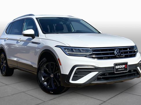 Used 2022 Volkswagen Tiguan SE FWD image 3