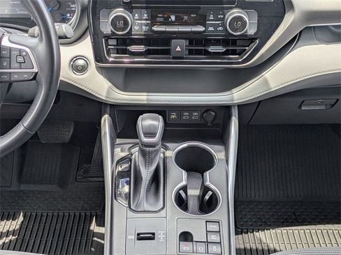 Used 2023 Toyota Highlander LE image 20