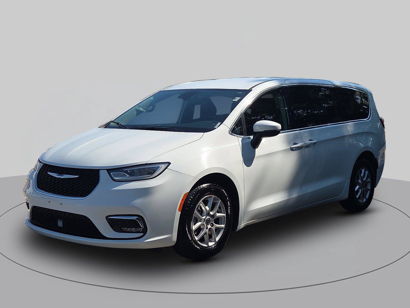Used 2023 Chrysler Pacifica Touring-L FWD image 7