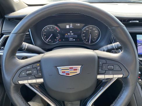 Used 2025 Cadillac XT6 Premium Luxury image 27