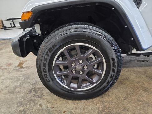 Used 2023 Jeep Gladiator Overland AWD/4WD image 10