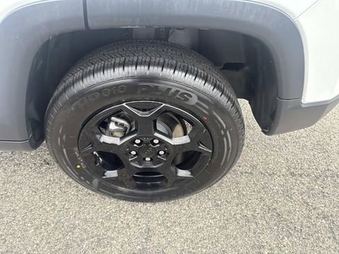 Used 2024 Jeep Compass Trailhawk image 16