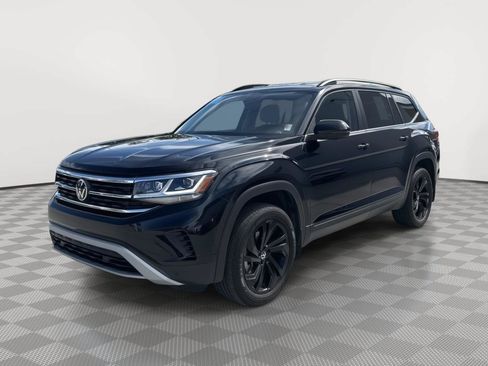 Certified 2023 Volkswagen Atlas SE w/ Black Wheel Package AWD/4WD image 3