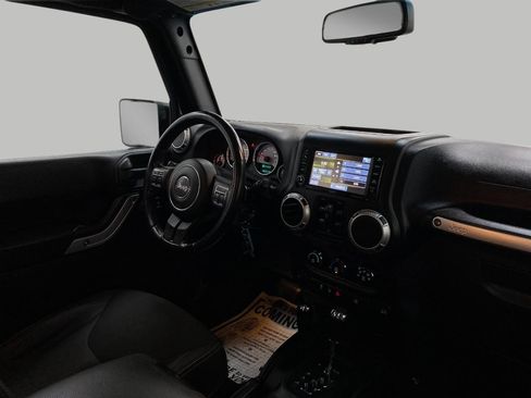 Used 2016 Jeep Wrangler Unlimited Sahara w/ Connectivity Group AWD/4WD image 43