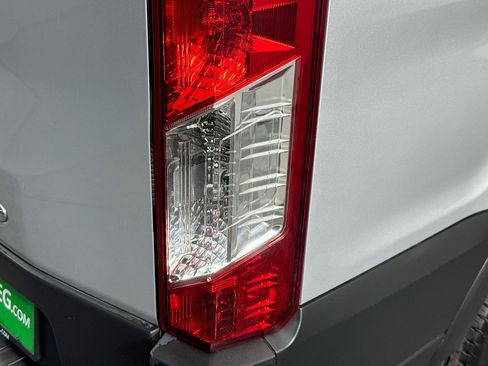Used 2022 Ford Transit 350 Medium Roof RWD image 28