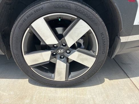 Used 2025 Hyundai Santa Fe Limited FWD image 6